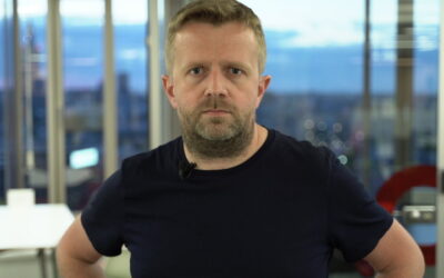​N​ie głosuję. Ale patrzę i się świetnie bawię.